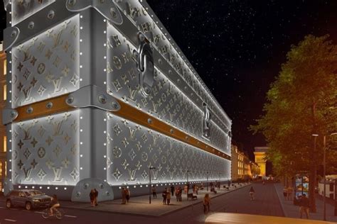 nuovo albergo louis vuitton parigi|Louis Vuitton apre il primo hotel a Parigi e cela il cantiere in uno .